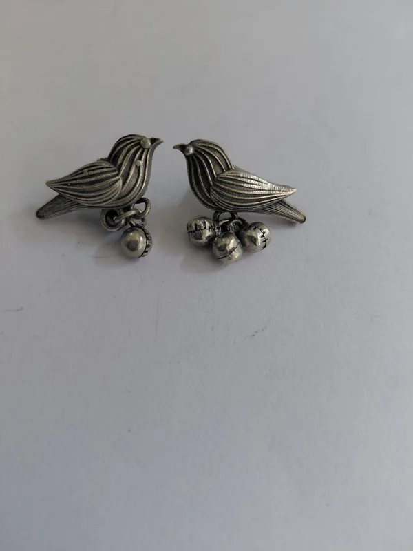 Oxidised_Silver_Tone_Brass_Bird_Motif_Jhumka_Earrings_For_Women