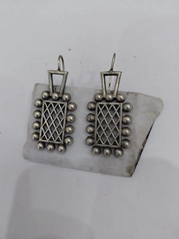 Silver-Tone_Brass_Geometric_Lattice_Dangle_Earrings_For_Women