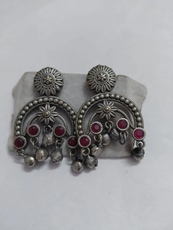 Silver_Oxidised_Brass_Chandbali_Red_Stone_Earrings_For_Women