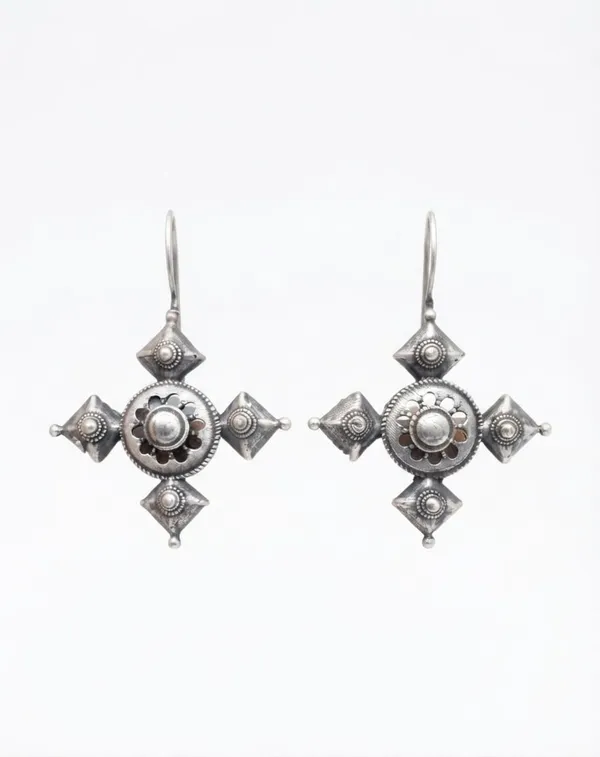 Silver_Oxidized_Brass_Floral_Jhumka_Earrings_For_Women