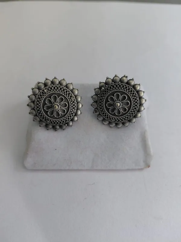 Silver_Oxidized_Brass_Floral_Openwork_Stud_Earrings_For_Women