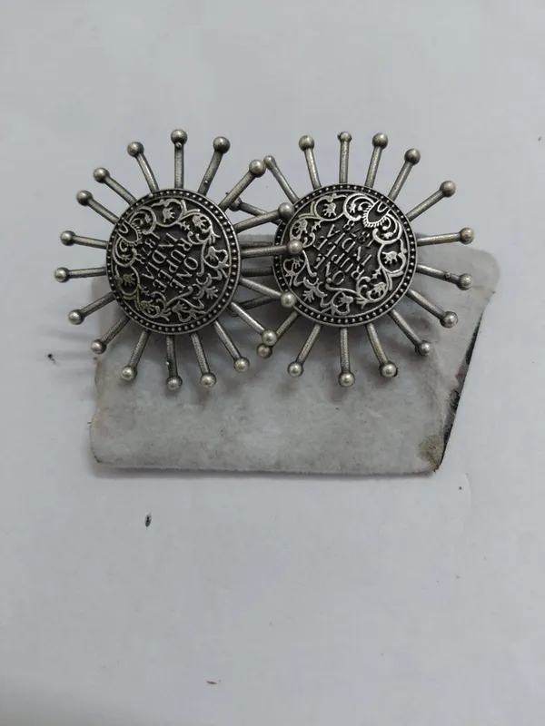 Silver-Tone_Brass_Sunburst_Medallion_Brooch_For_Women