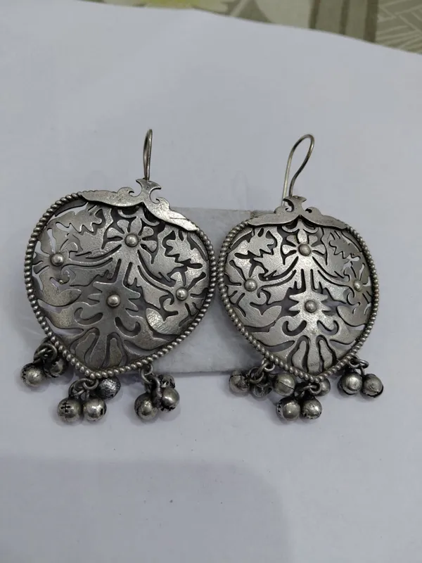 Silver_Oxidized_Brass_Floral_Jhumka_Dangle_Earrings_For_Women