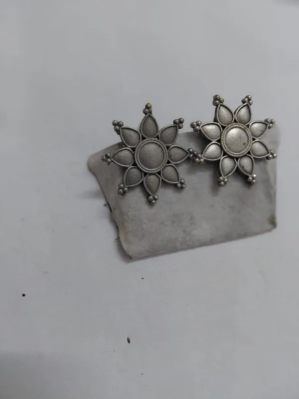 Antique_Silver_Tone_Brass_Floral_Petal_Earrings_For_Women