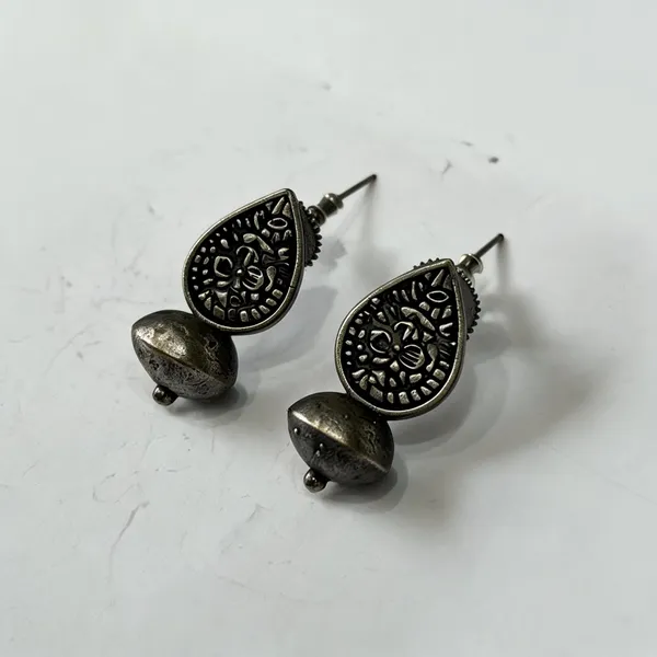Silver_Oxidized_Brass_Teardrop_Jhumka_Earrings_For_Women