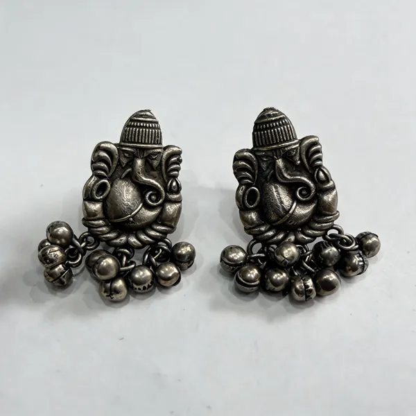 Silver_Oxidized_Brass_Ganesha_Jhumka_Earrings_For_Women