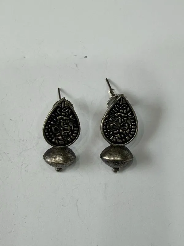 Silver_Oxidized_Brass_Teardrop_Jhumka_Earrings_For_Women