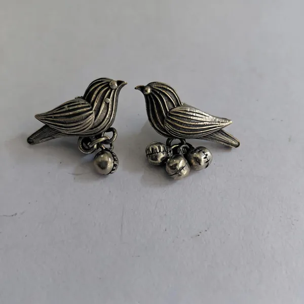 Oxidised_Silver_Tone_Brass_Bird_Motif_Jhumka_Earrings_For_Women
