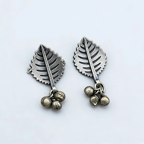 Silver_Oxidized_Brass_Leaf_Drop_Earrings_For_Women