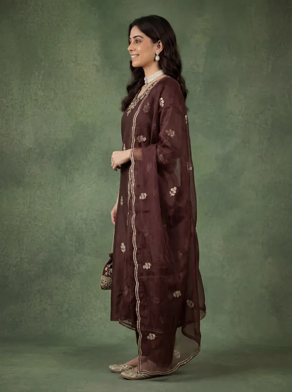 New_Trind_Women_Embroidered_Straight_Kurta_With_Pants_&_Dupatta