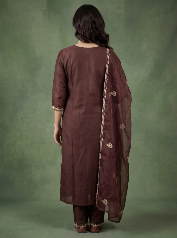 New_Trind_Women_Embroidered_Straight_Kurta_With_Pants_&_Dupatta