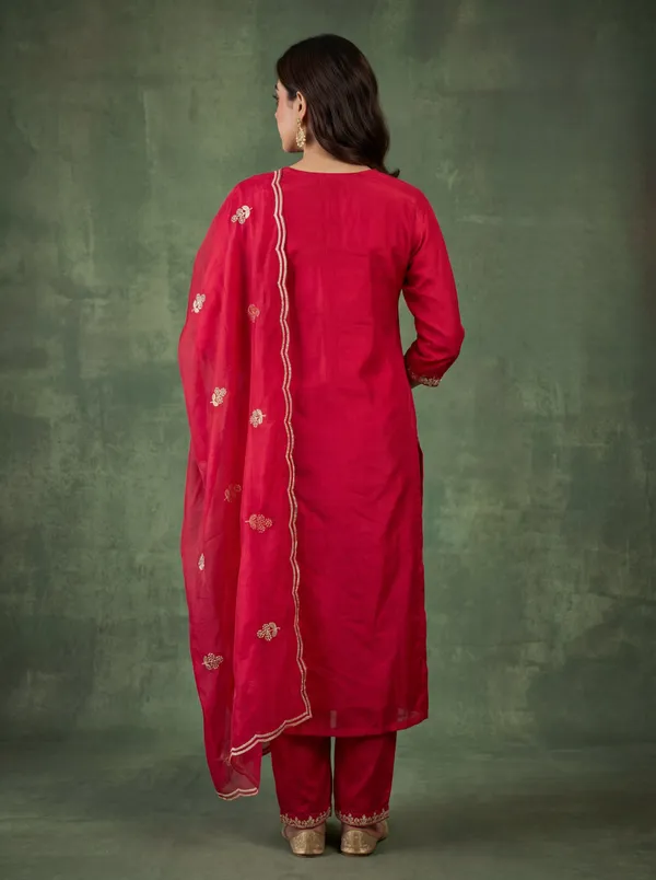 New_Trind_Women_Embroidered_Straight_Kurta_With_Pants_&_Dupatta