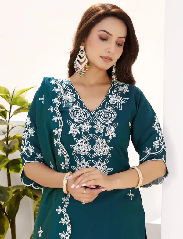 Ethnic_Motifs_Yoke_Design_Pure_Silk_Straight_Kurta_With_Trousers_&_Dupatta