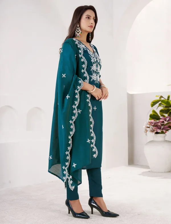 Ethnic_Motifs_Yoke_Design_Pure_Silk_Straight_Kurta_With_Trousers_&_Dupatta