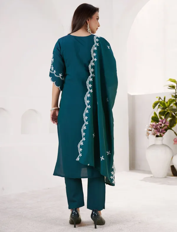Ethnic_Motifs_Yoke_Design_Pure_Silk_Straight_Kurta_With_Trousers_&_Dupatta