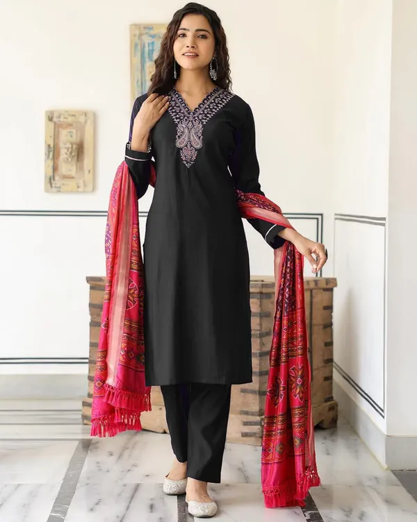 Black_Yoke_Design_Kurta_With_Trousers_And_Dupatta