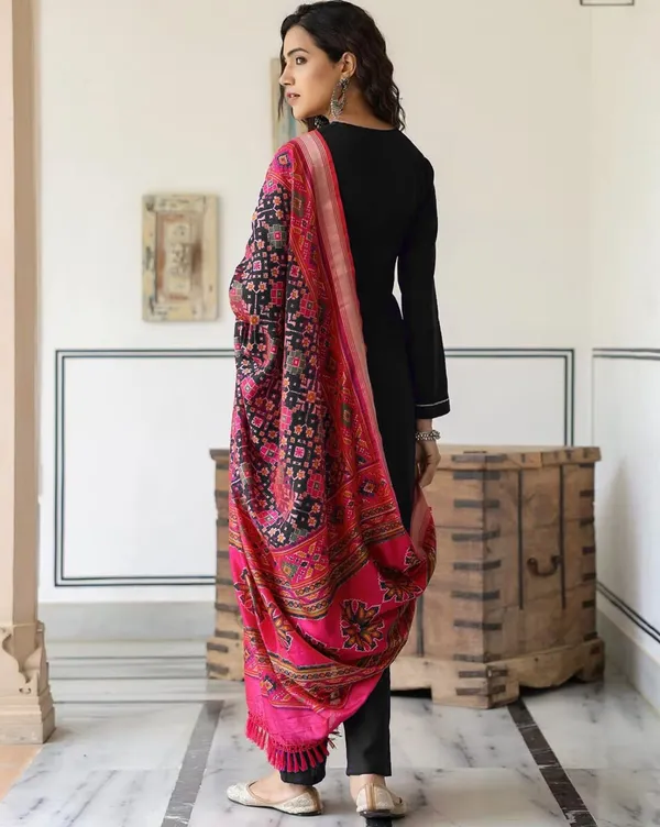 Black_Yoke_Design_Kurta_With_Trousers_And_Dupatta