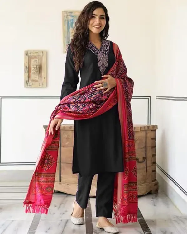 Black_Yoke_Design_Kurta_With_Trousers_And_Dupatta