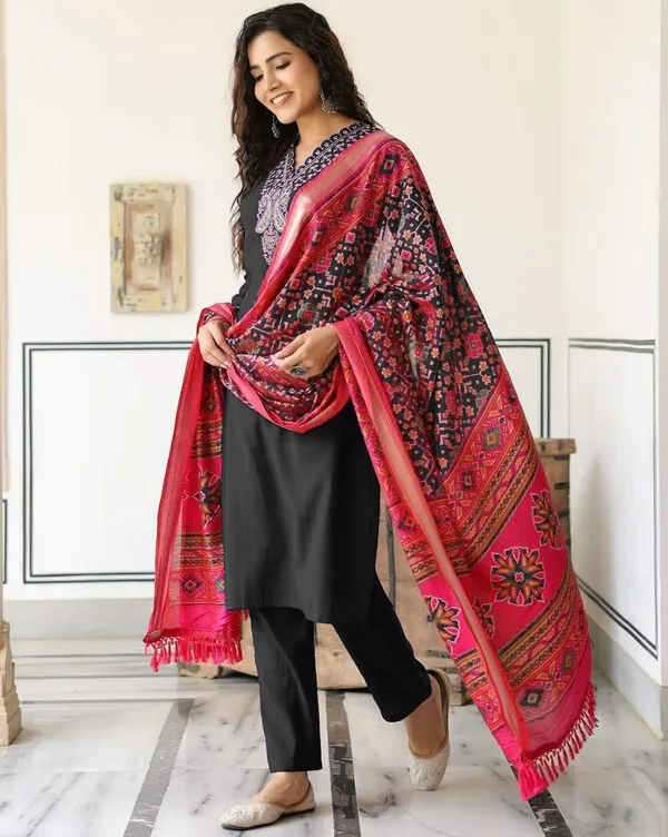 Black_Yoke_Design_Kurta_With_Trousers_And_Dupatta