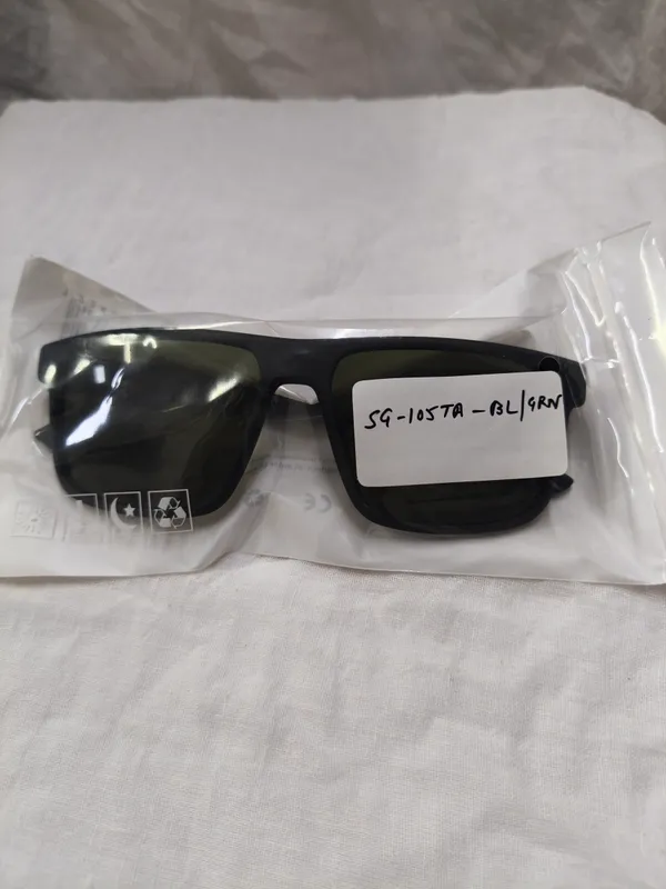 Premium_Full-Rim_Green_Square_Sunglasses