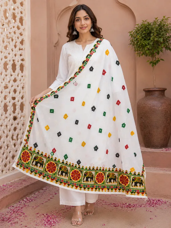 White_Chanderi_Embroidered_Elephant_Border_Dupatta.
