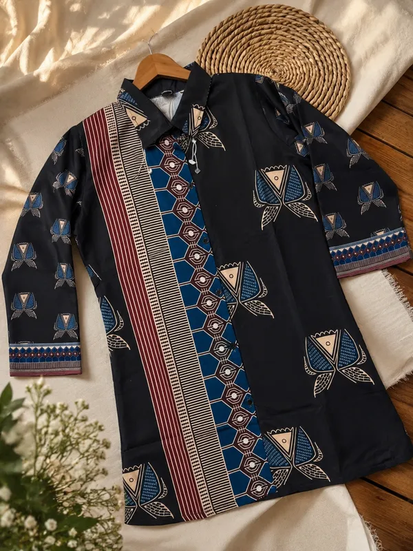 Women’s-Poly-Muslin-Shirt,-Black-Blue-&-Maroon-Printed-Shirt,-Geometric-Abstract-Print,-Collared-Button-Down,-3-4-Sleeve