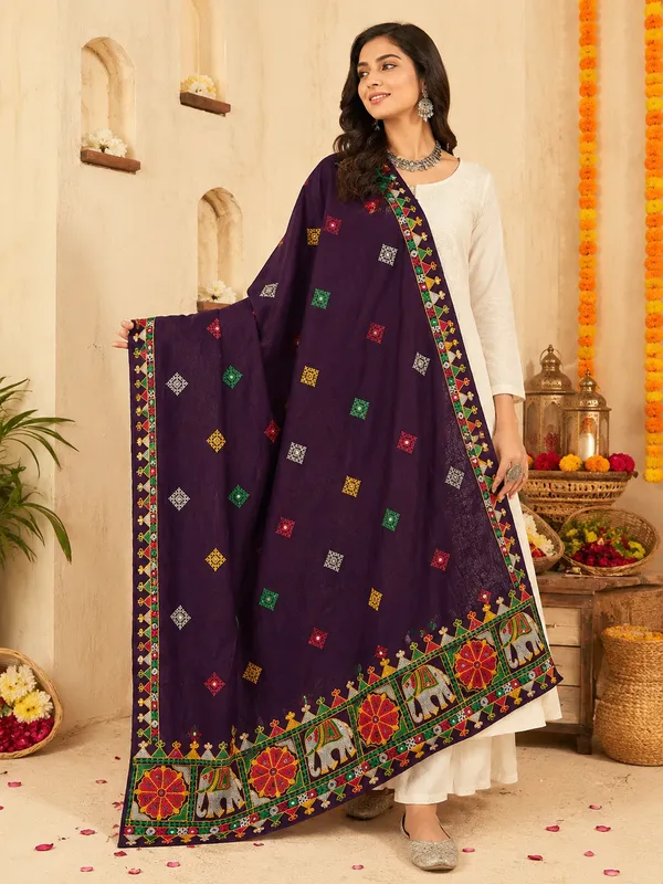 Purple_Chanderi_Embroidered_Elephant_Border_Dupatta.