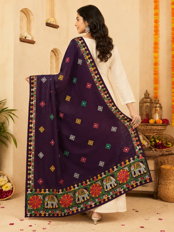 Purple_Chanderi_Embroidered_Elephant_Border_Dupatta.