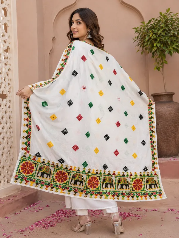 White_Chanderi_Embroidered_Elephant_Border_Dupatta.