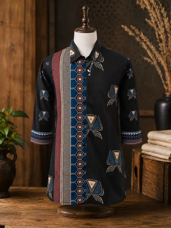Women’s-Poly-Muslin-Shirt,-Black-Blue-&-Maroon-Printed-Shirt,-Geometric-Abstract-Print,-Collared-Button-Down,-3-4-Sleeve