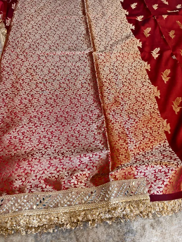 Maroon_Satin_Silk_Floral_Woven_Banarasi_Saree_For_Women