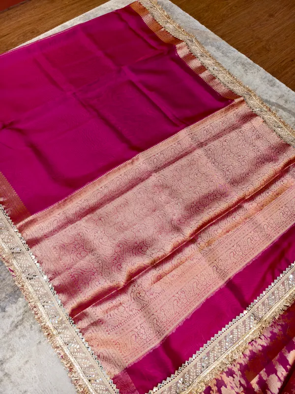 Magenta_Tissue_Silk_Floral_Woven_Banarasi_Saree_For_Women