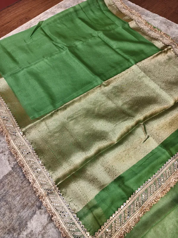 Green_Tissue_Silk_Floral_Woven_Banarasi_Saree_For_Women