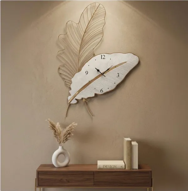 Elegant_Leaf_Shaped_Wall_Clock