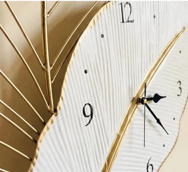 Elegant_Leaf_Shaped_Wall_Clock