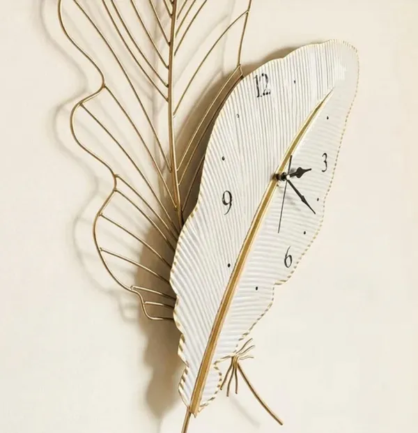 Elegant_Leaf_Shaped_Wall_Clock
