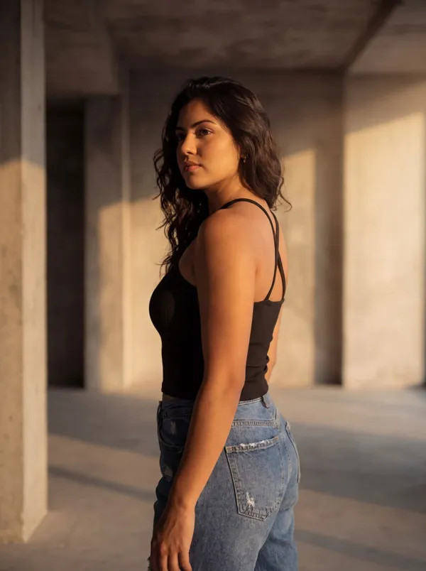 Black_Ribbed_Halter_Crop_Top_For_Women
