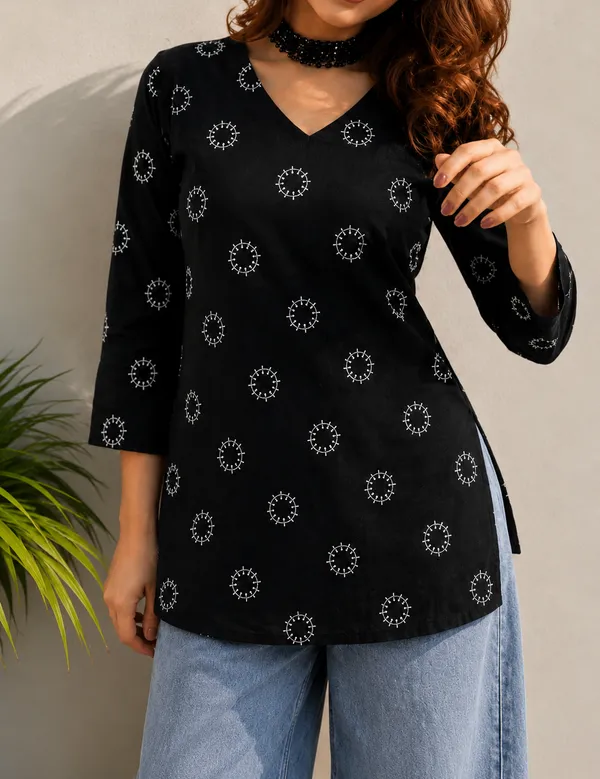 Black_Printed_Relaxed_Fit_Shirt_For_Women