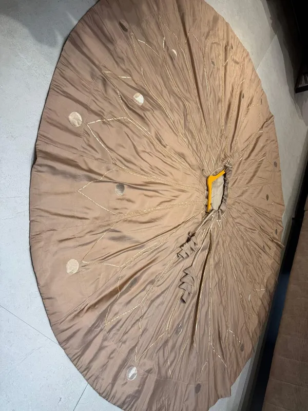 Beige_Christmas_Tree_Skirt_With_Gold_Pattern