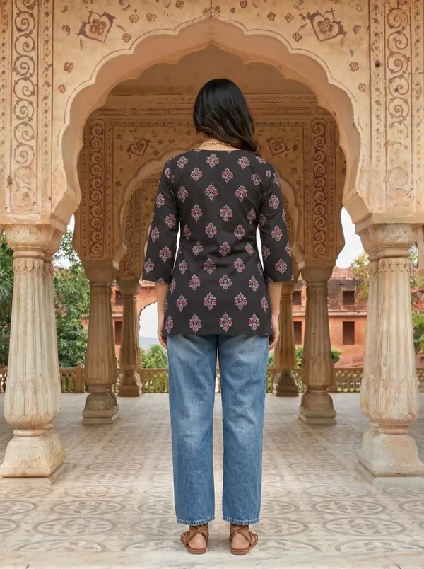 Black_Floral_Print_Straight_Kurti_For_Women