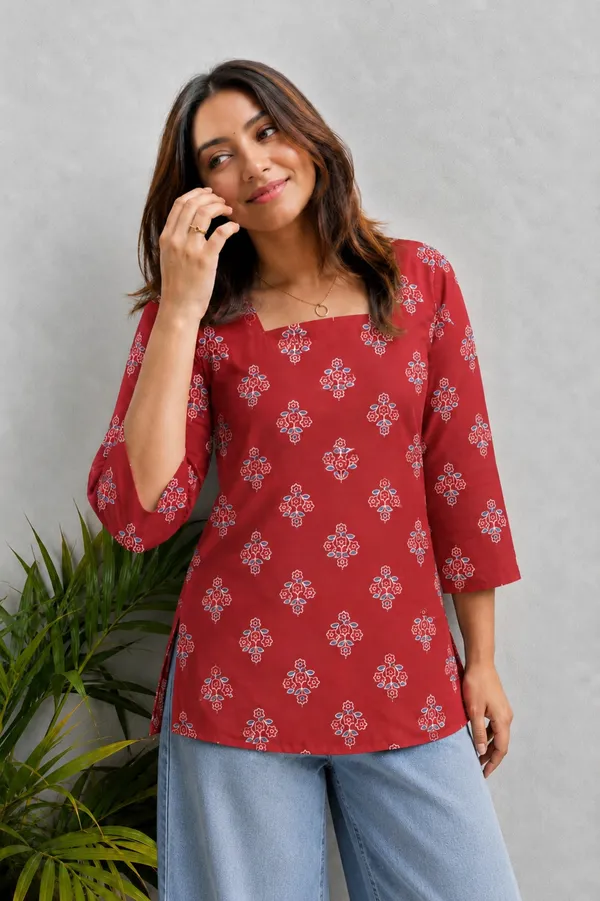 Red_Printed_Relaxed_Fit_Top_For_Women