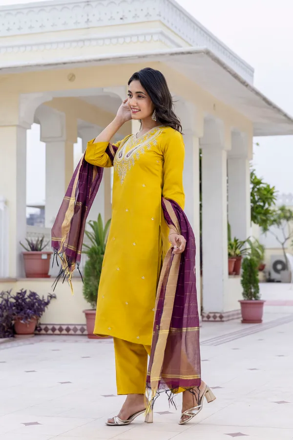Yellow_Embroidered_Kurta_Set_For_Women