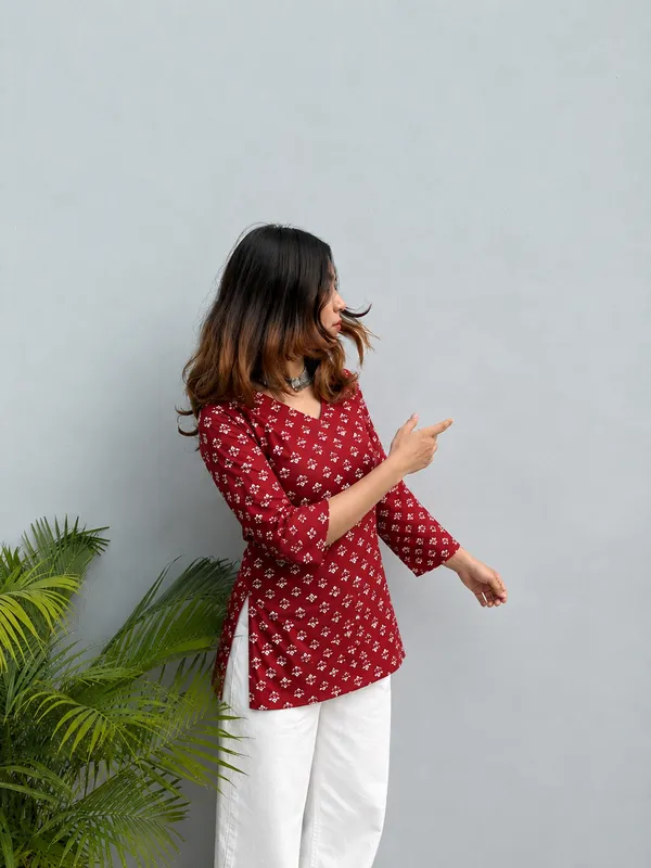 Red_Printed_Straight_Kurti_For_Women