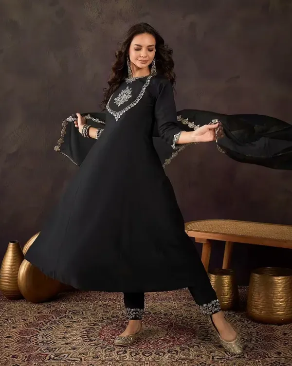 Black_Embroidered_Ethnic_Suit_Set_For_Women