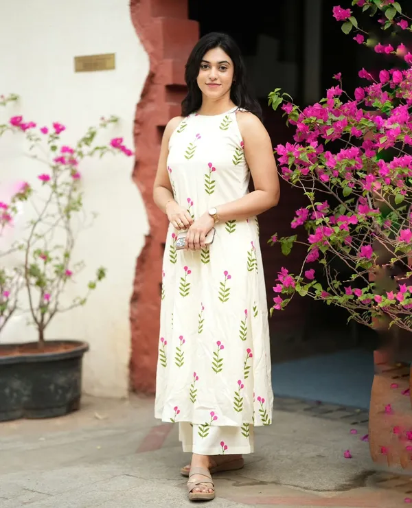 White_Printed_Sleeveless_Kurta_Set_For_Women