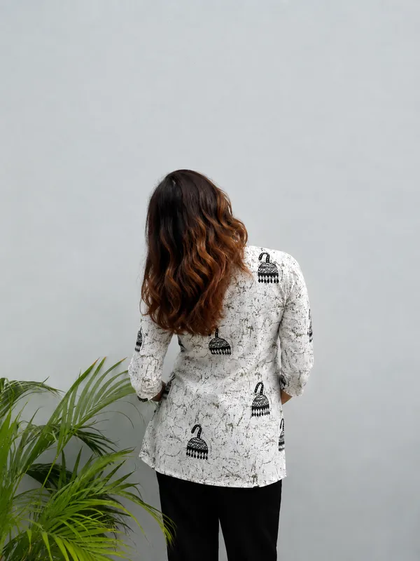 White_Printed_Straight_Kurti_For_Women
