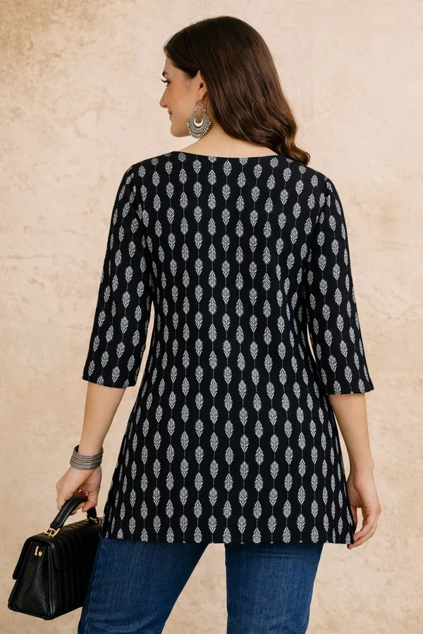 Black_Printed_Relaxed_Fit_Tunic_For_Women