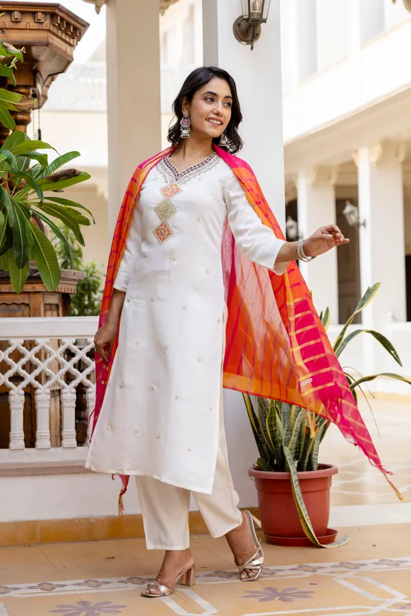 Pink_Checked_Kurta_Set_With_Dupatta_For_Women