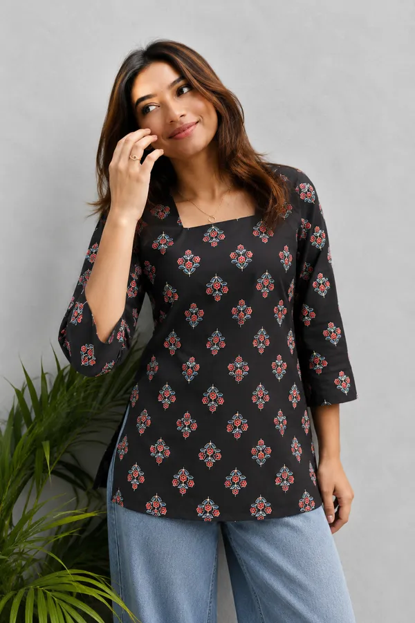 Black_Floral_Print_Straight_Kurti_For_Women