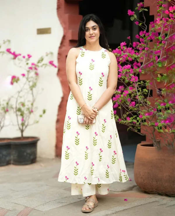 White_Printed_Sleeveless_Kurta_Set_For_Women